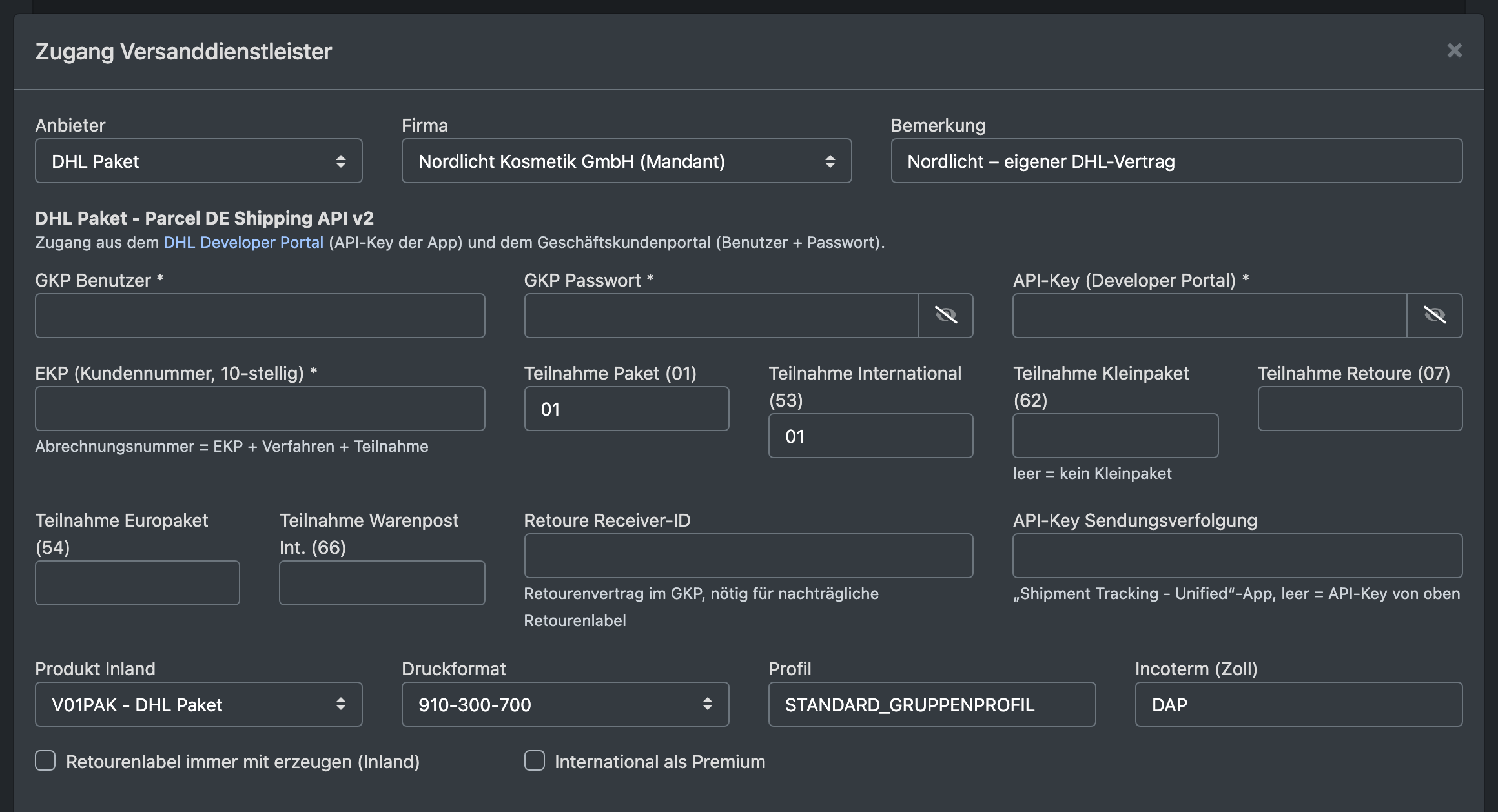 Screenshot: Dialog „Zugang Versanddienstleister“ mit gewähltem Anbieter DHL, Firmenauswahl, Bemerkung und den DHL-Zugangsdaten