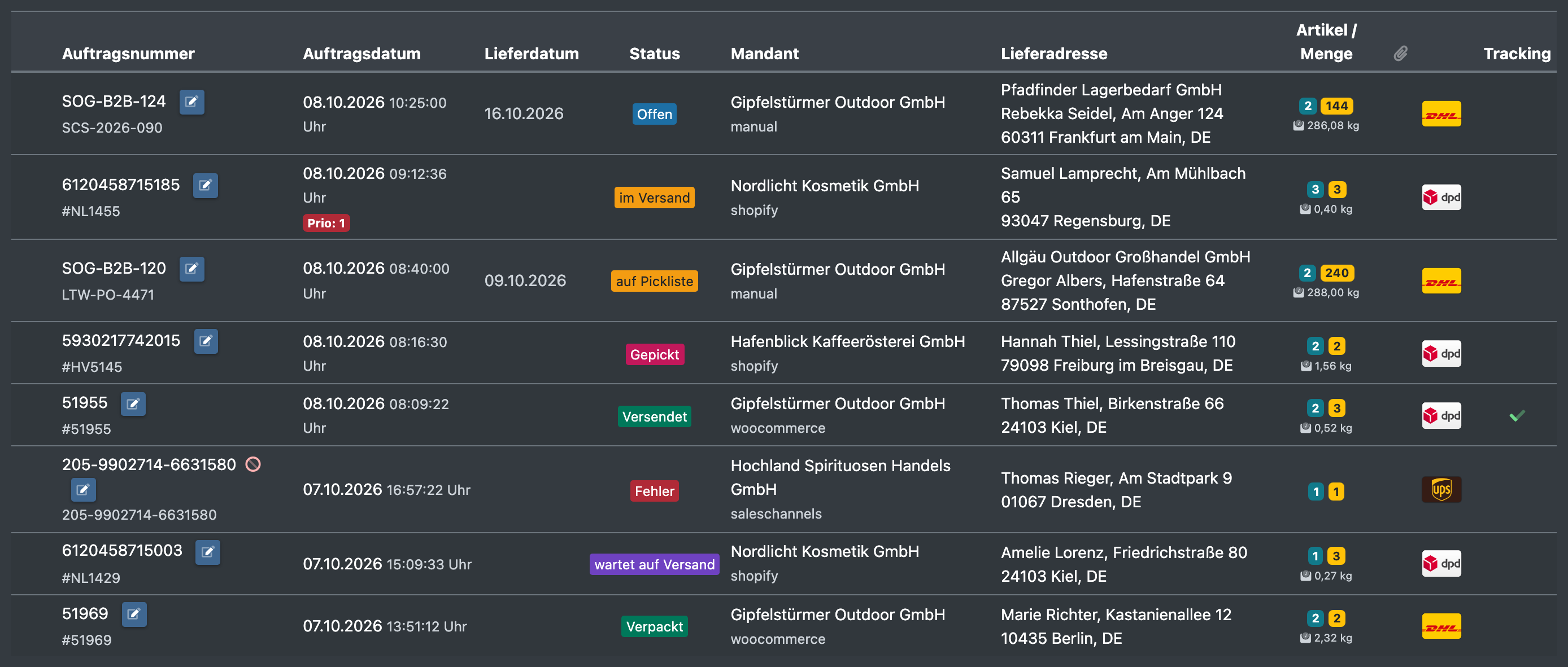 Screenshot: Auftragsübersicht mit mehreren farbigen Status-Badges